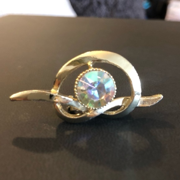 Vintage Love Knot Brooch with Huge Faceted Aurora Borealis Stone - Picture 2 of 3